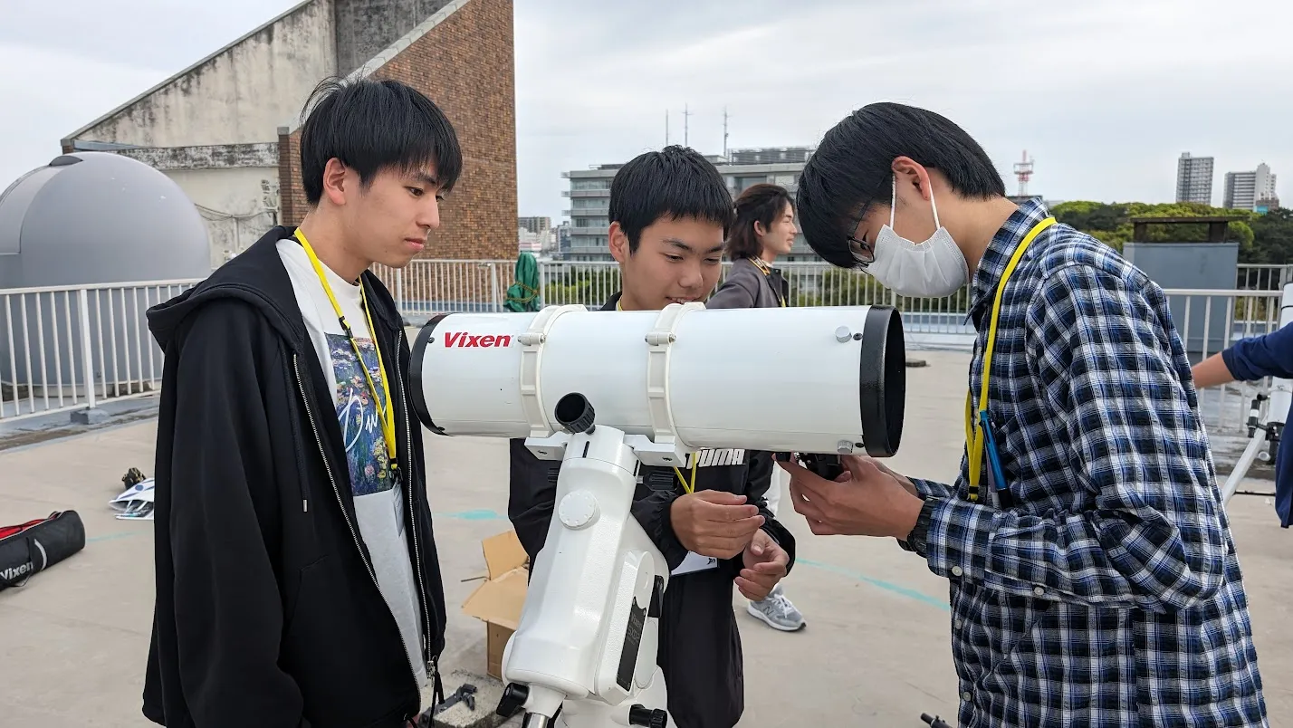 望遠鏡実習の様子